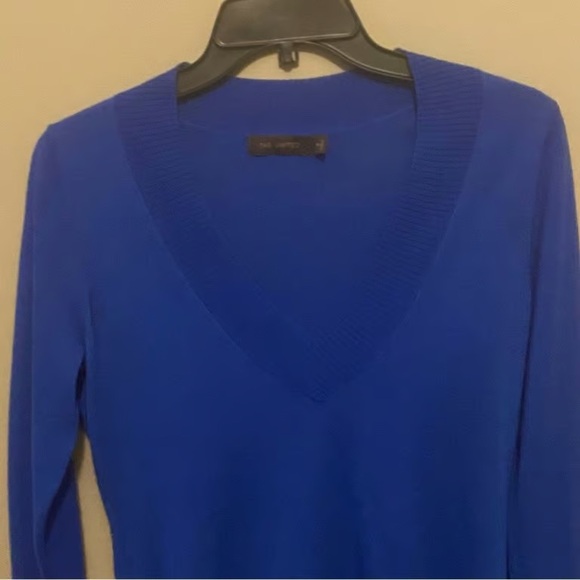 The Limited Merino Wool Blend Lightweight V-Neck Sweater Royal Blue Size Medium - Picture 2 of 5